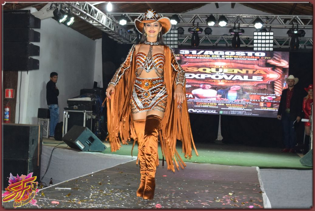 DESFILE DA RAINHA DA EXPOVALE 2019